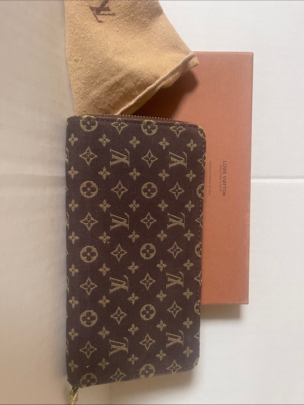 Louis Vuitton Brown Monogram Zip Money Clip Wallet with 8 slots for cards